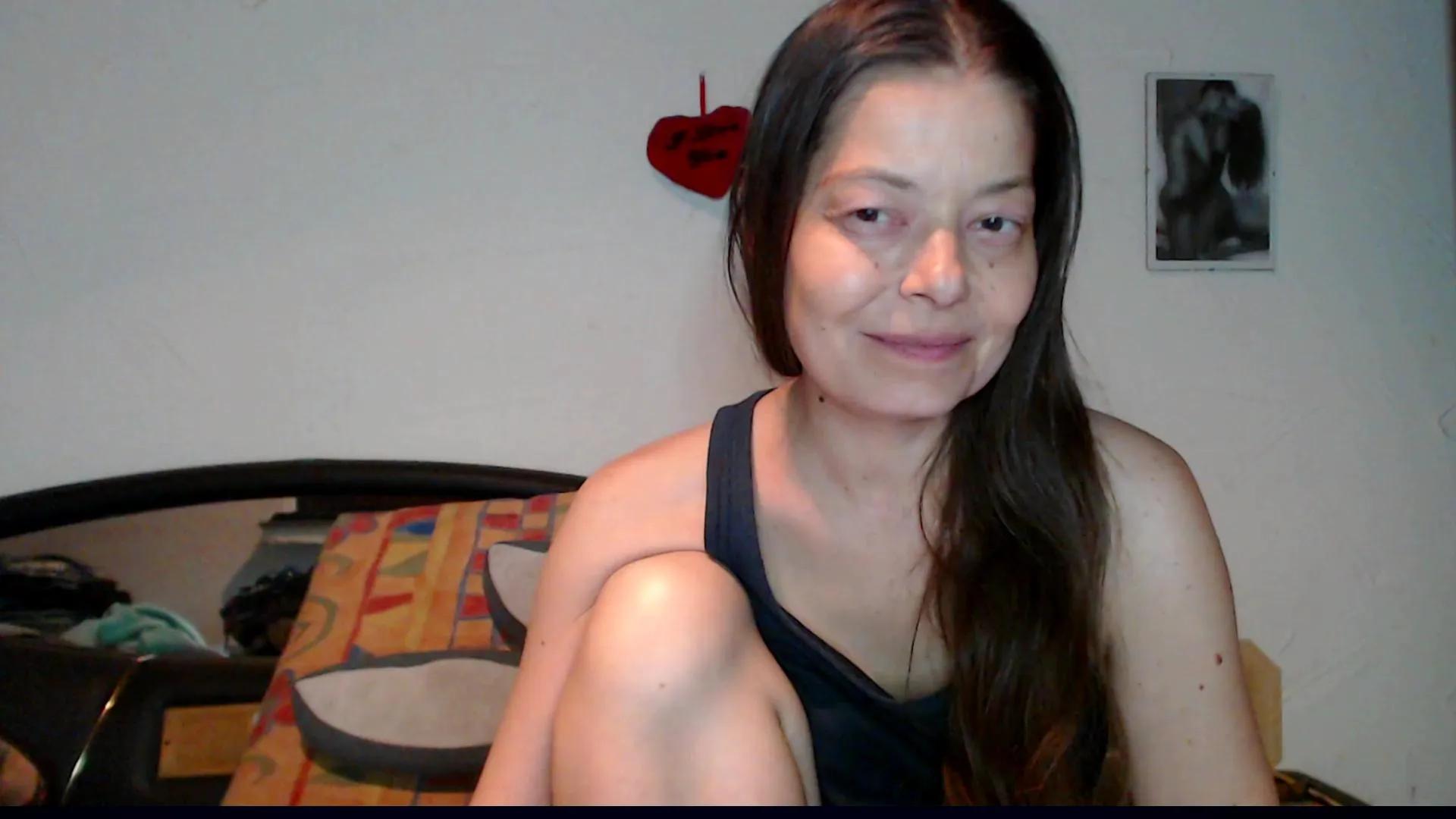 Hornychiara on Cam4
