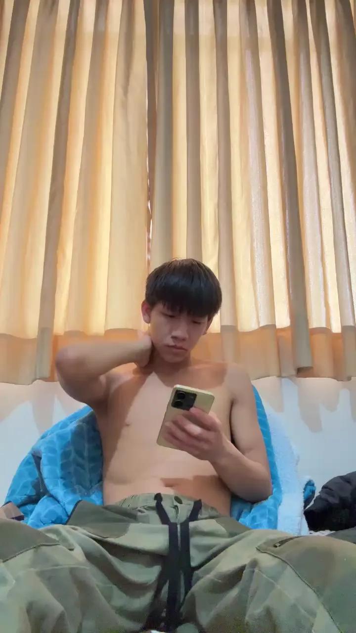 Kaiker_twink on Cam4