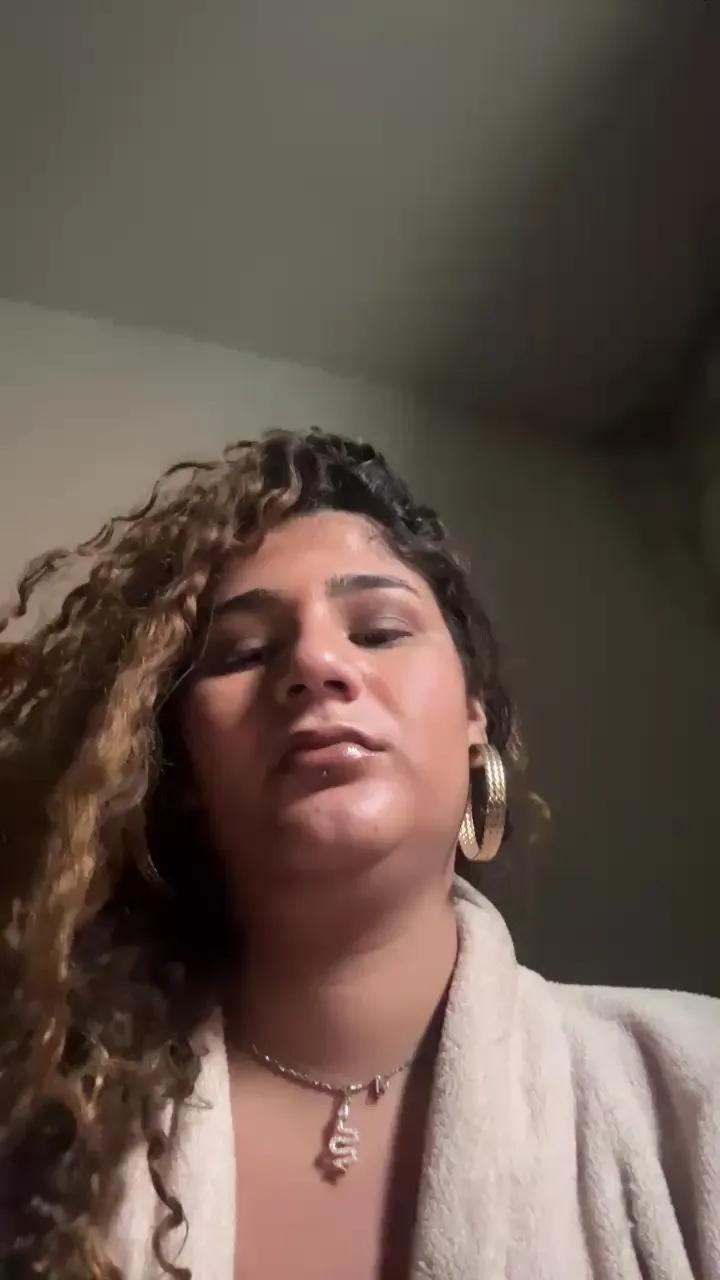 KauAyra on Cam4 