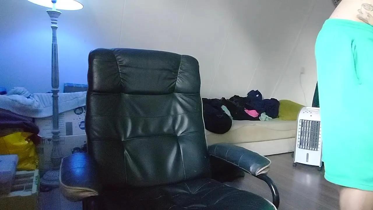 Kinky_Play on Cam4 