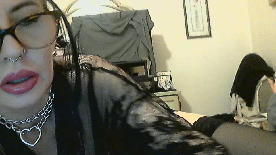 Lady_Goth73 on Cam4