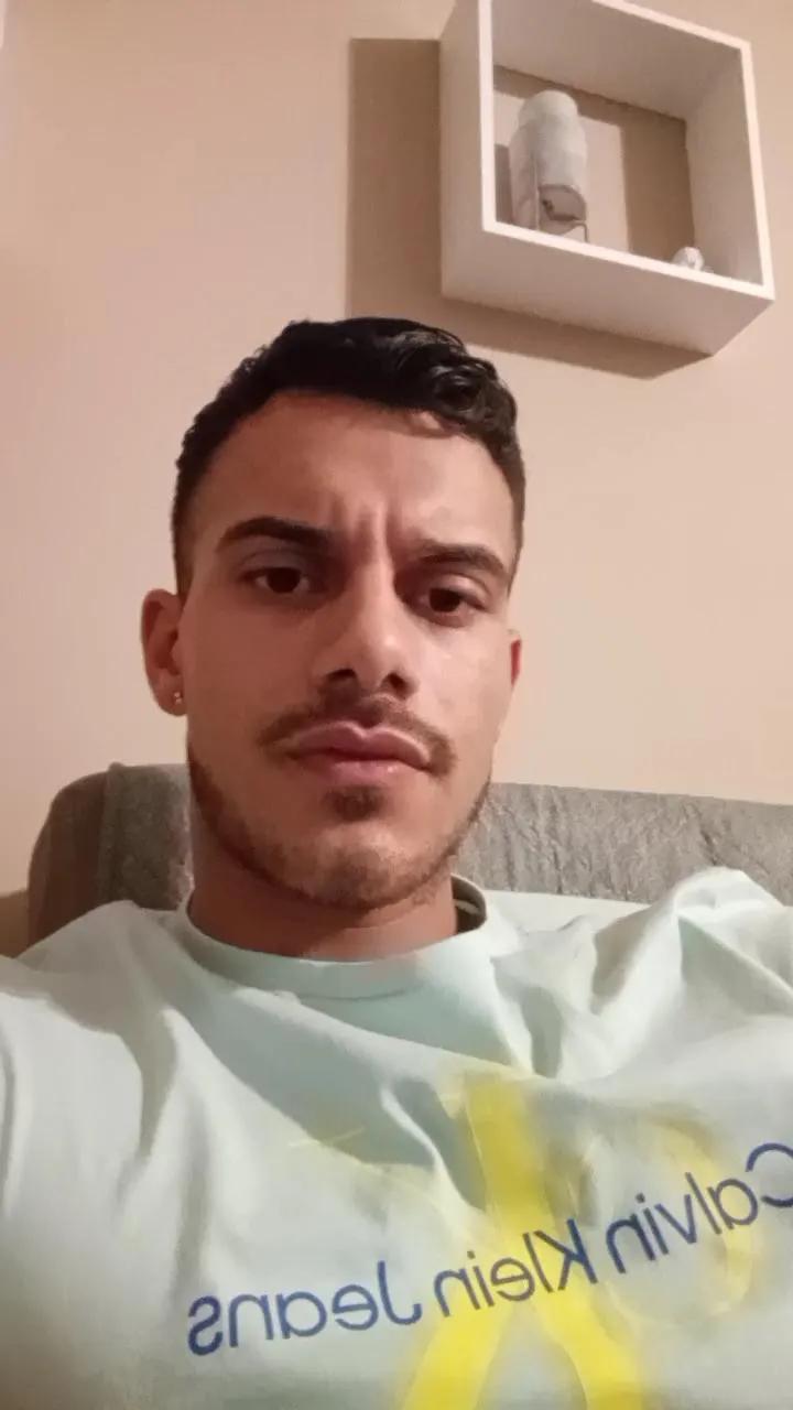 latinbull_hot on Cam4