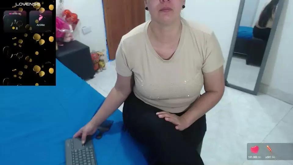 LauraFoxx on Cam4