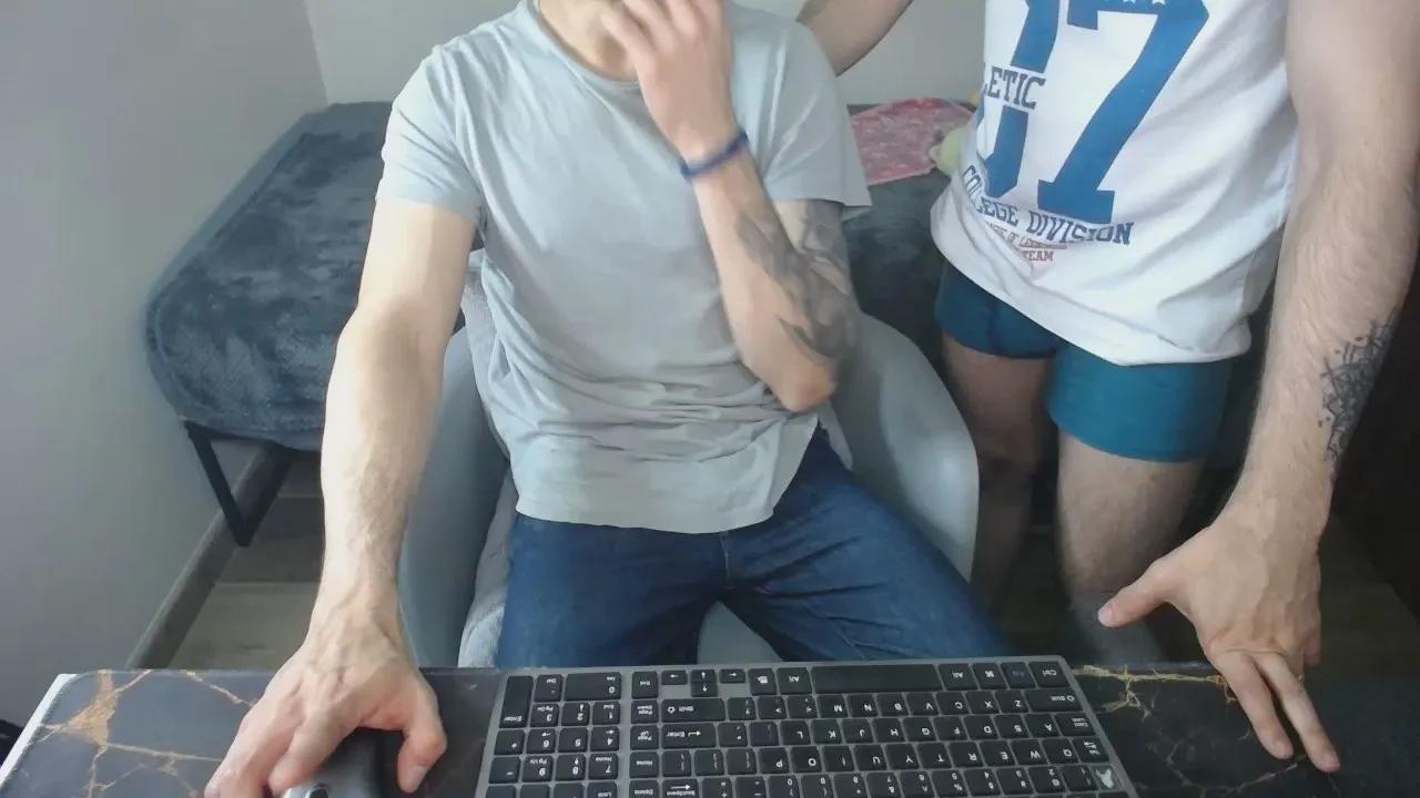 Lealboy on Cam4 
