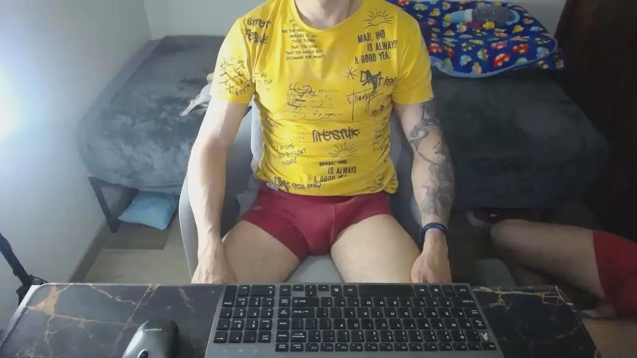 Lealboy on Cam4 