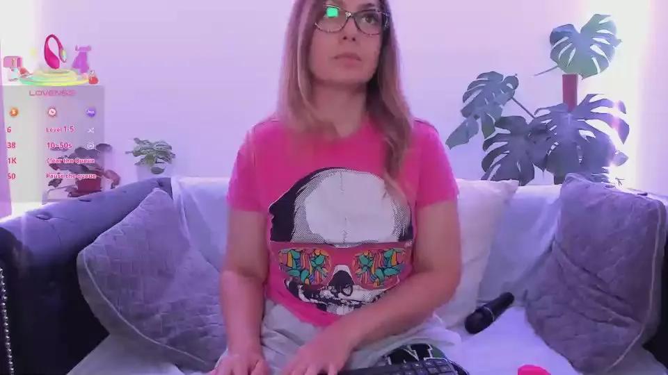 LindaWhite_ on Cam4