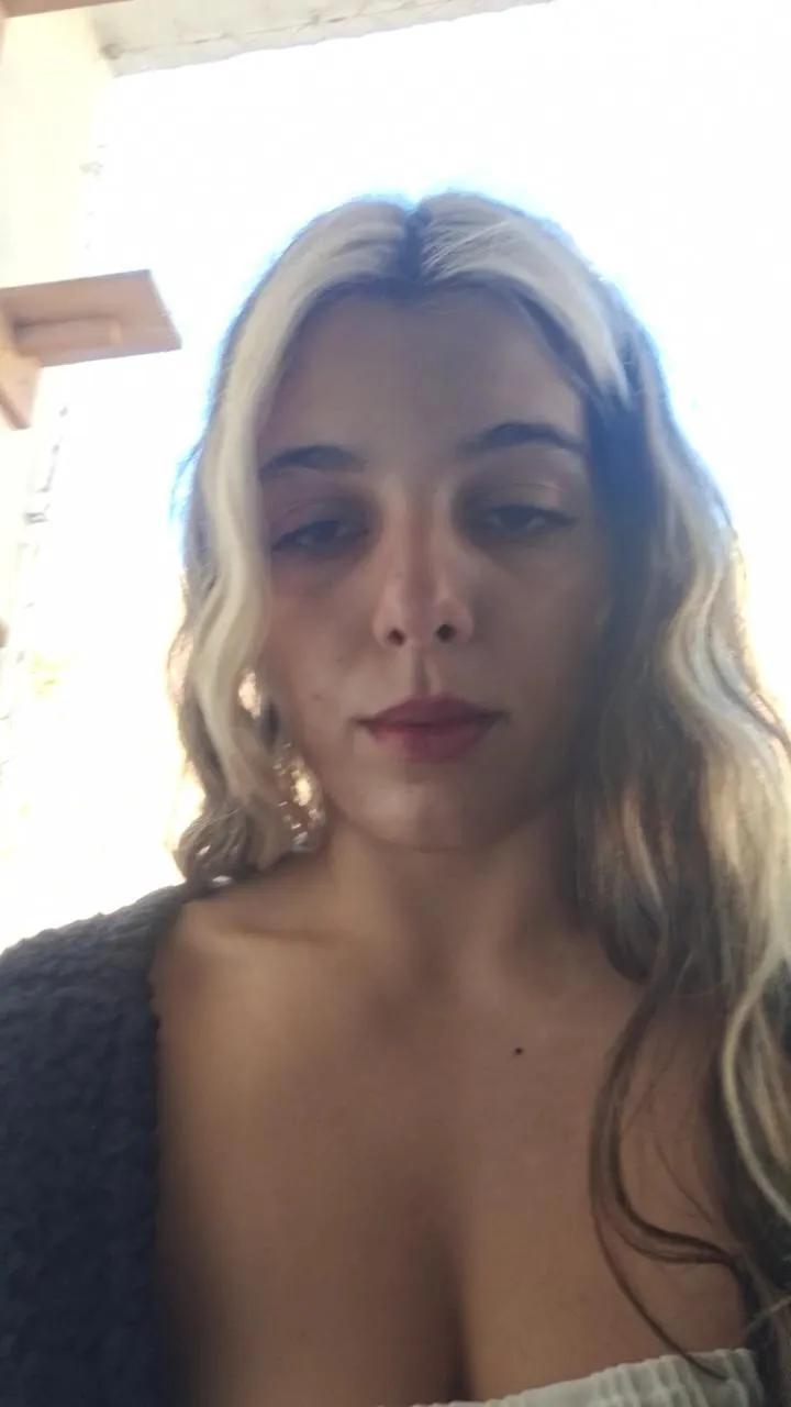 LizzieBlack on Cam4