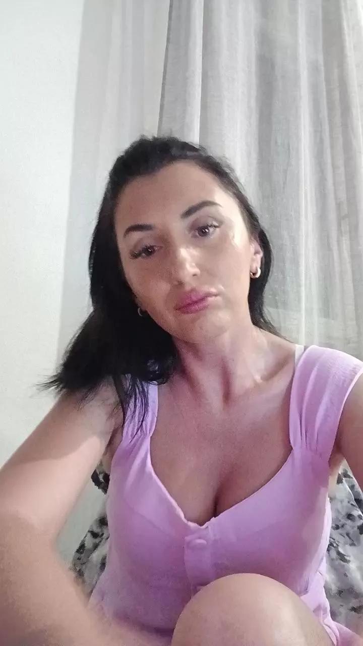 Lola05love on Cam4 