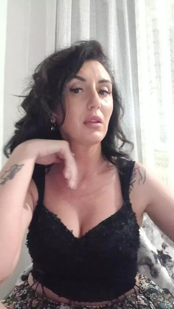 Lola05love on Cam4 