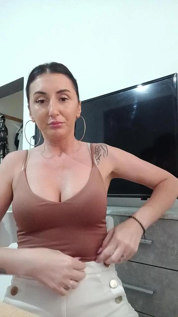 Lola05love on Cam4 