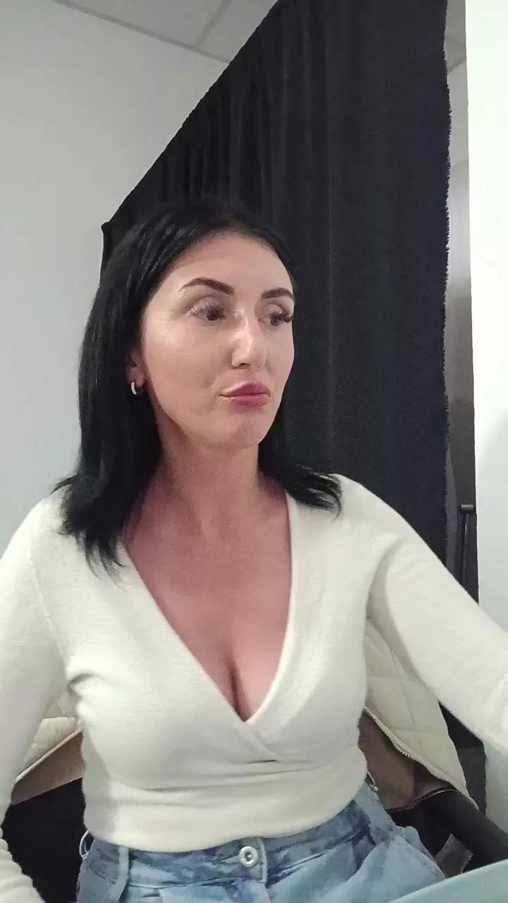 Lola05love on Cam4 