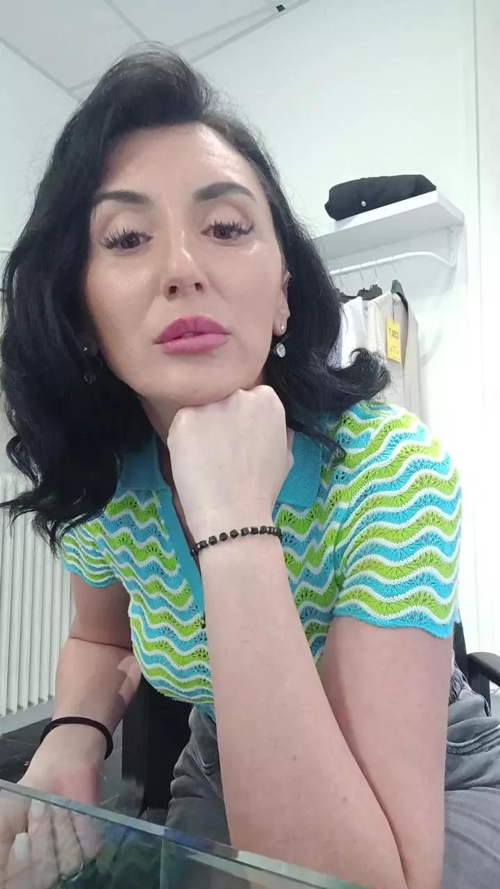 Lola05love on Cam4 
