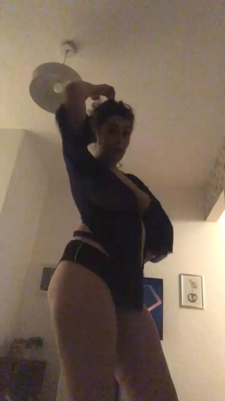 Loula3899 on Cam4 