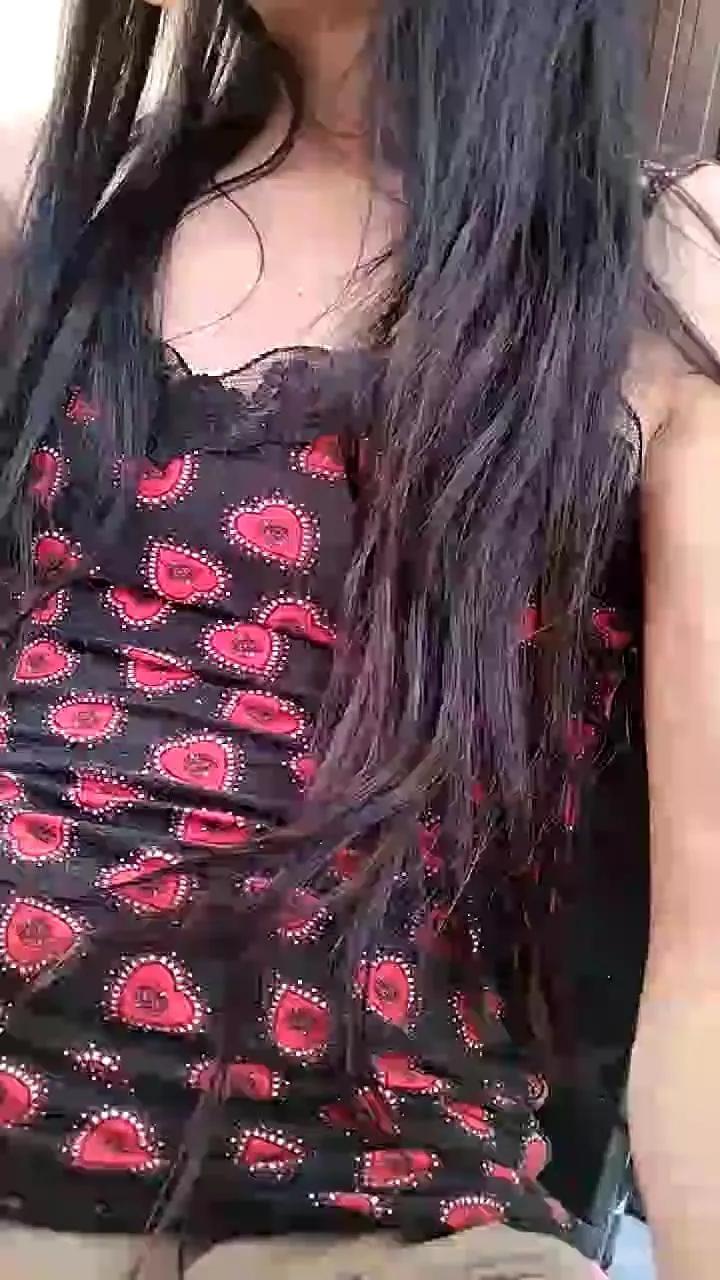 luxxuriax on Cam4 