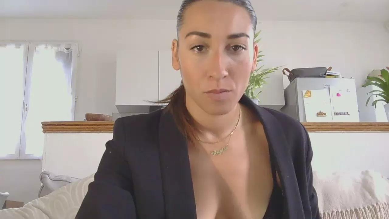 Lyly_laurensaa on Cam4 