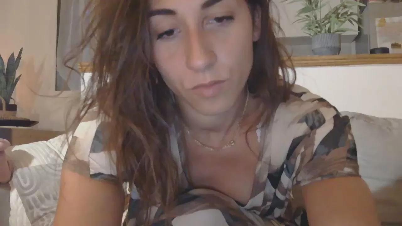 Lyly_laurensaa on Cam4 