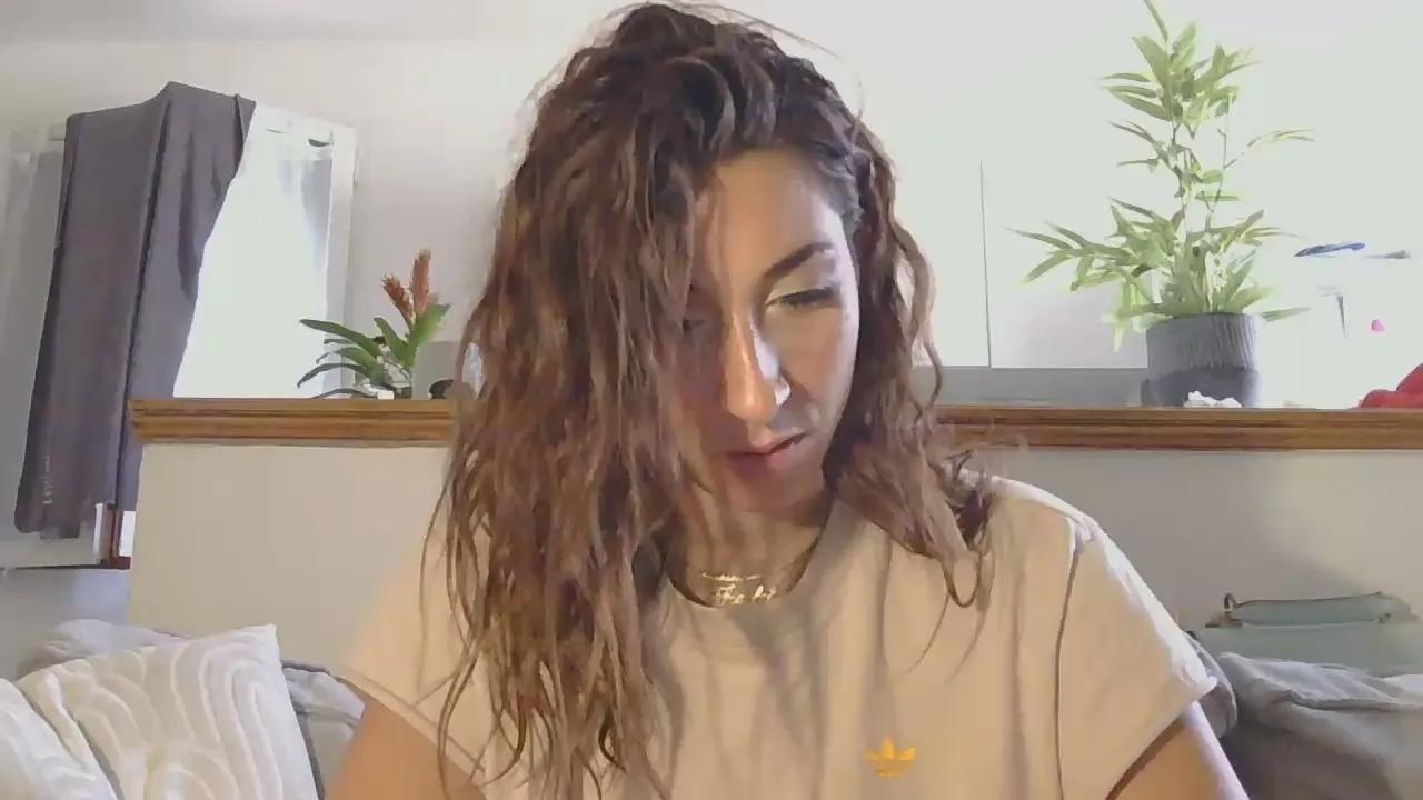 Lyly_laurensaa on Cam4 