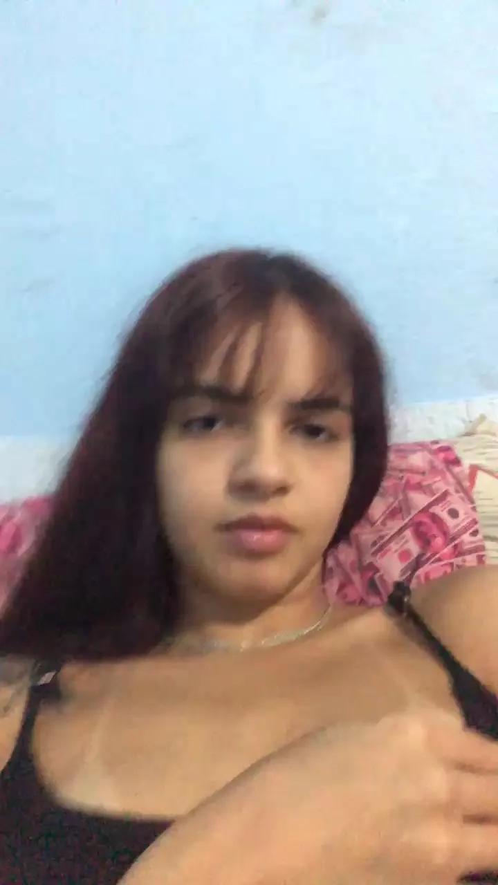 Magrinha00 on Cam4