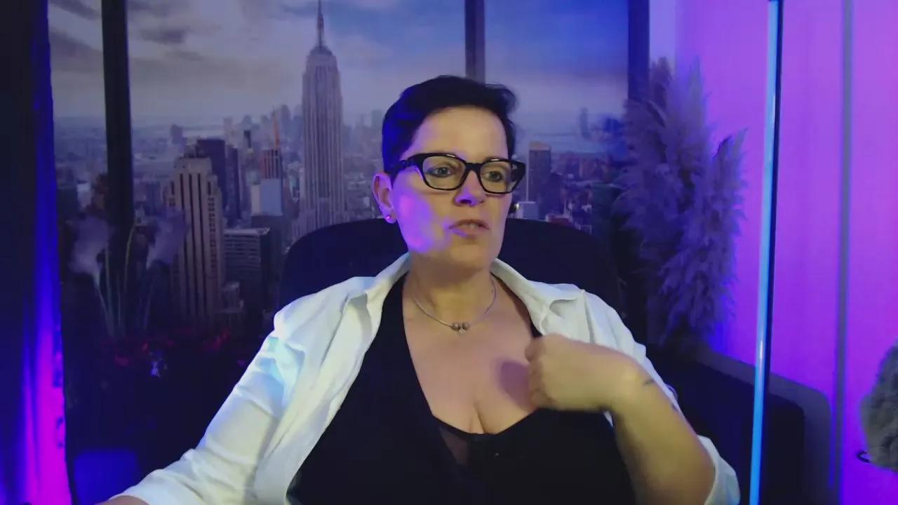 MollySun2 on Cam4 