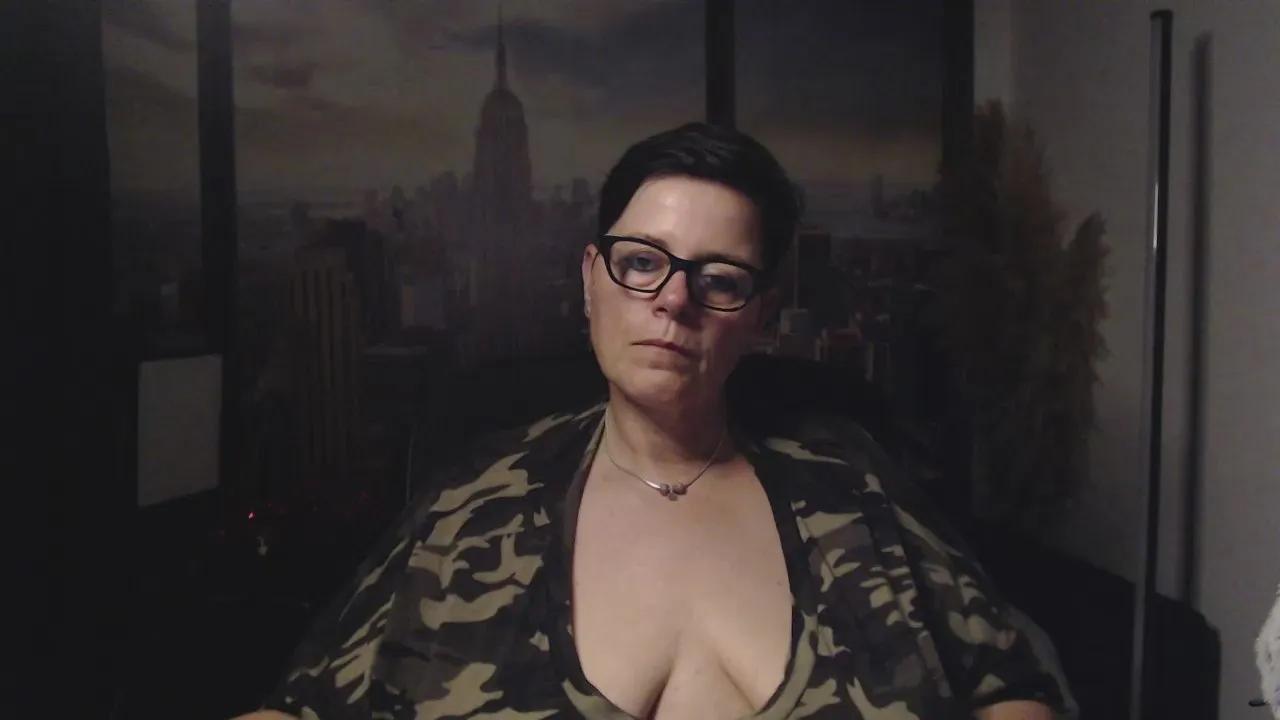 MollySun2 on Cam4 