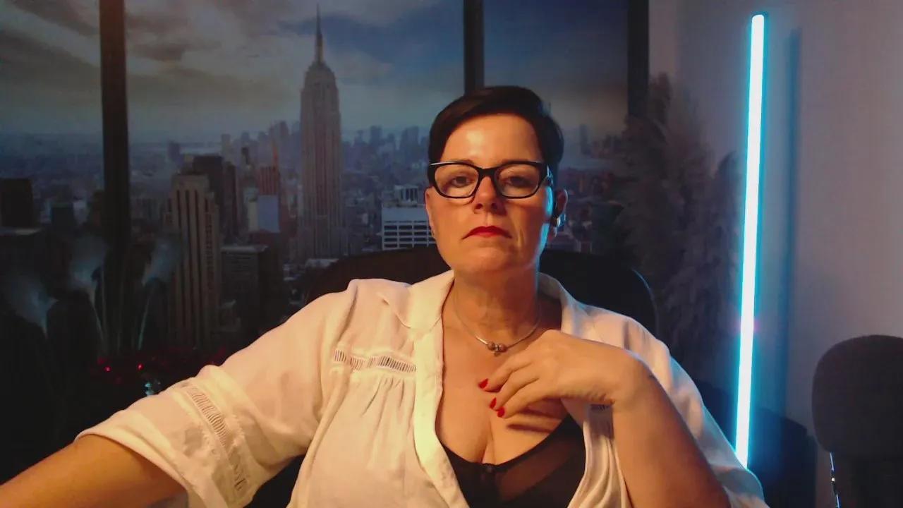 MollySun2 on Cam4 