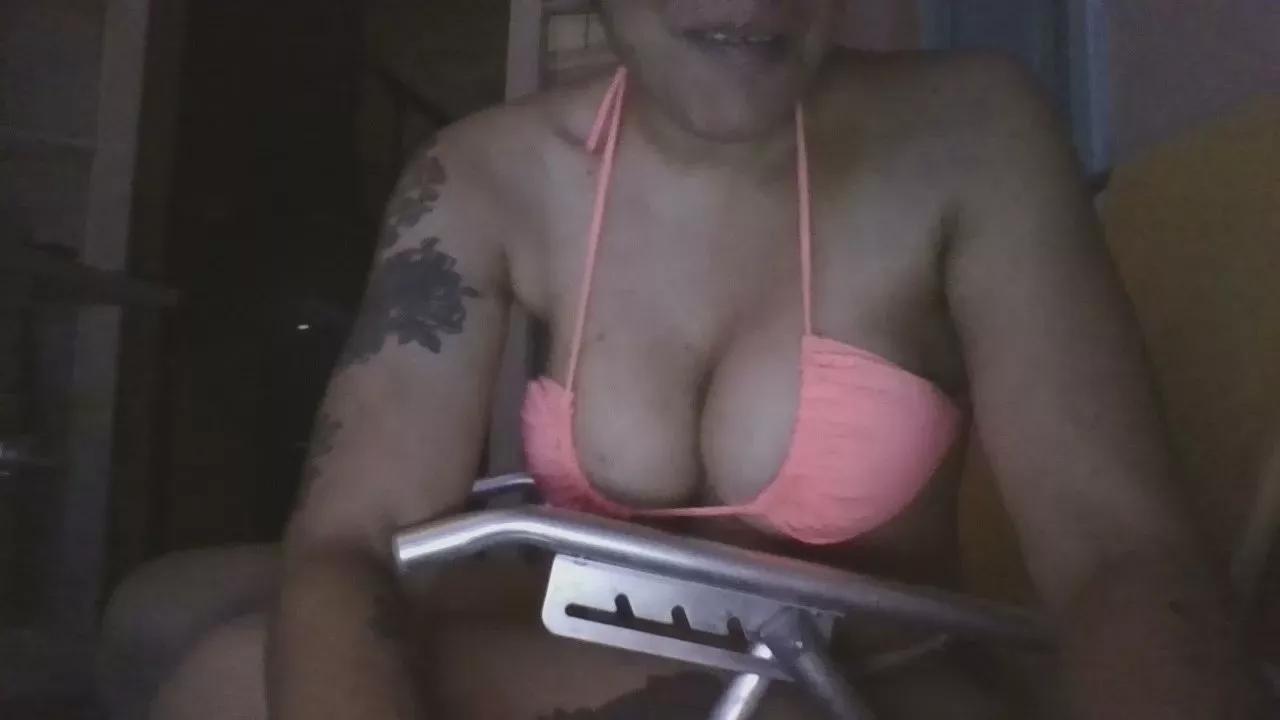 moro_arenita on Cam4 