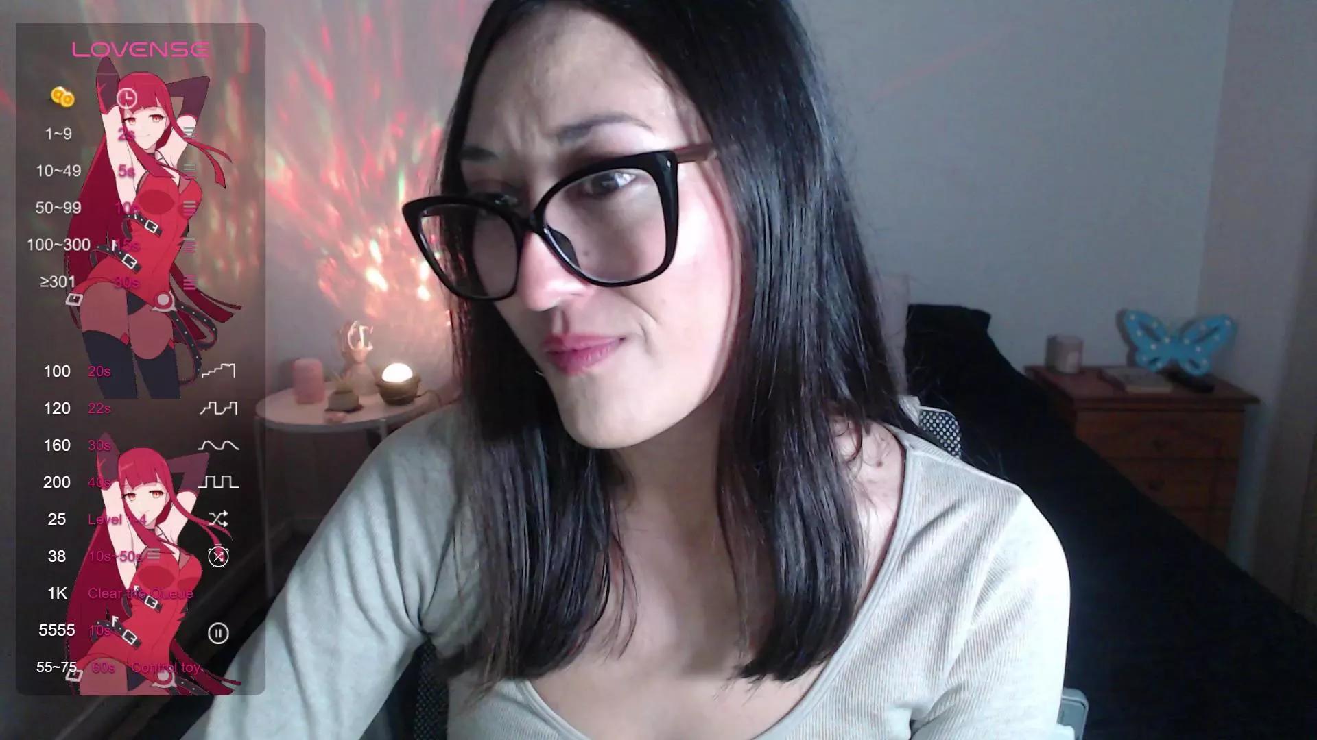 Ninimoon on Cam4 