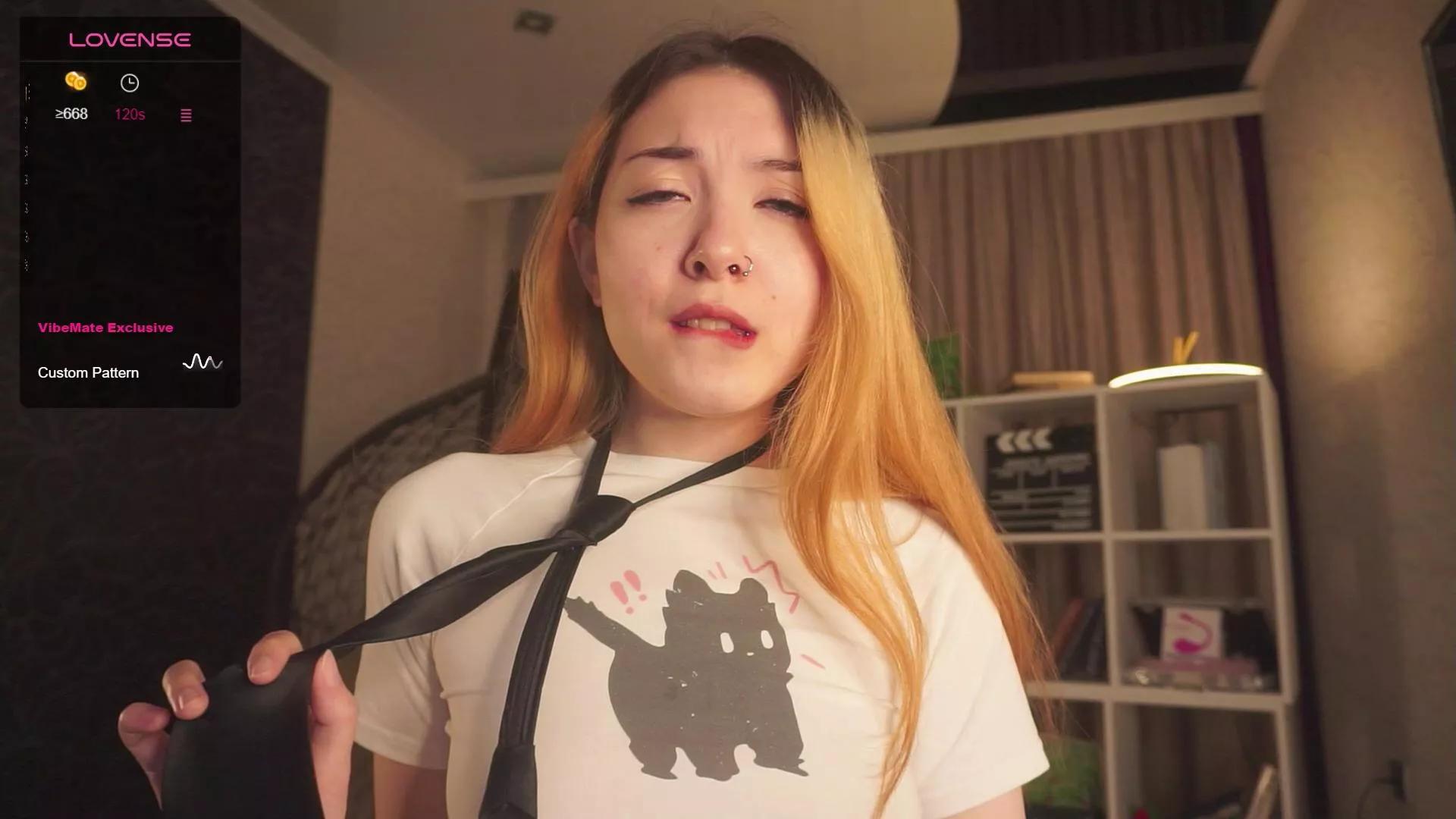 Pussy_Pikmi on Cam4 