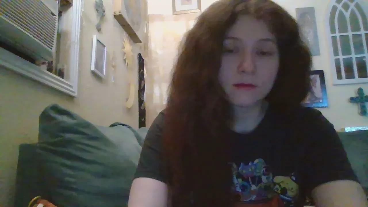 QueenCrimson on Cam4 