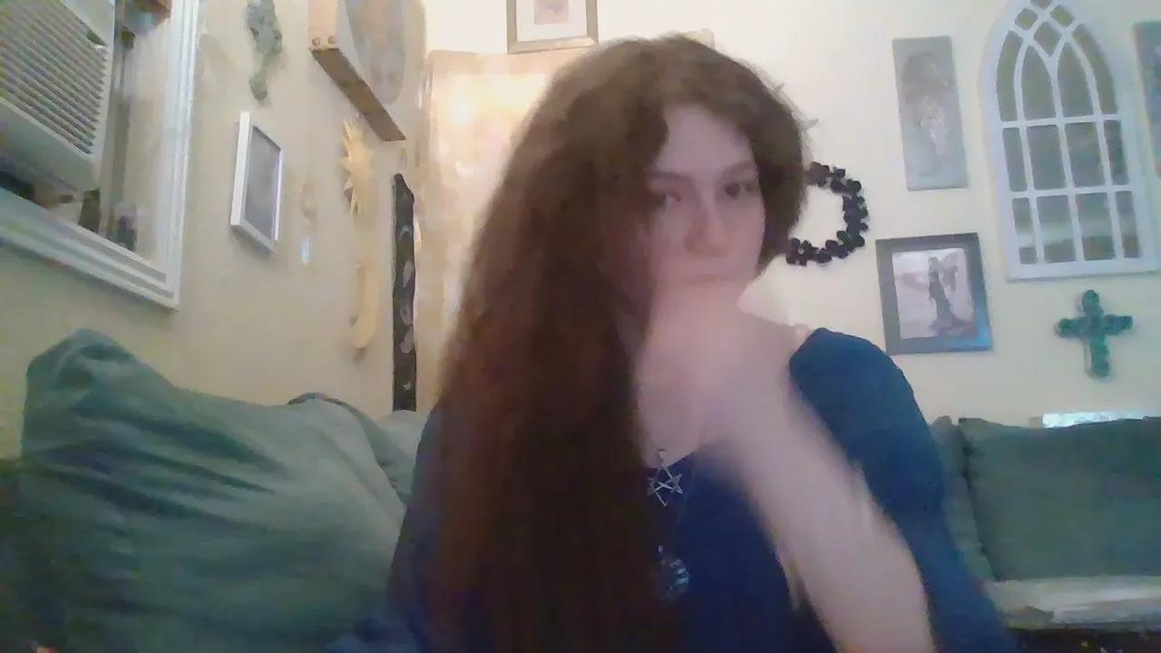 QueenCrimson on Cam4