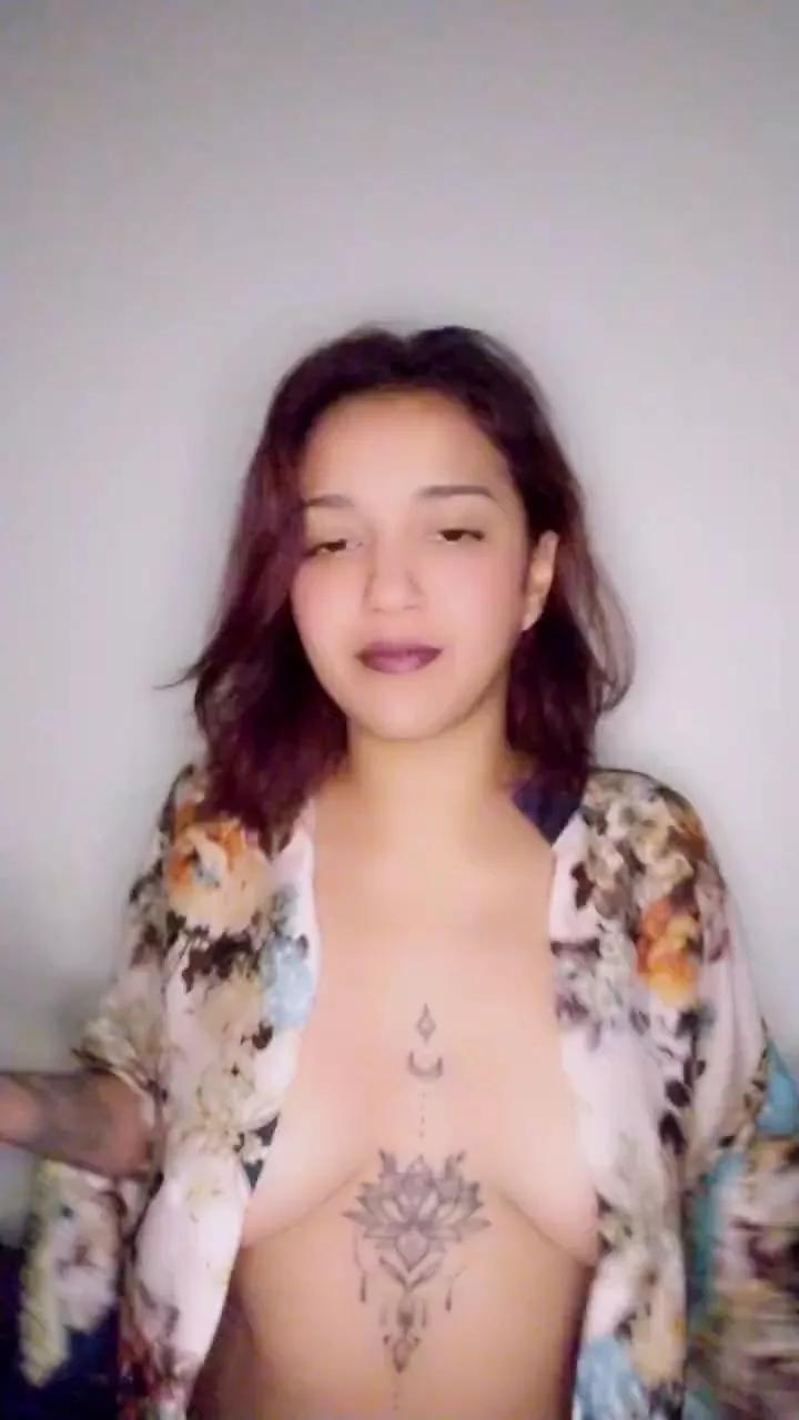 Sashmoon420 on Cam4 