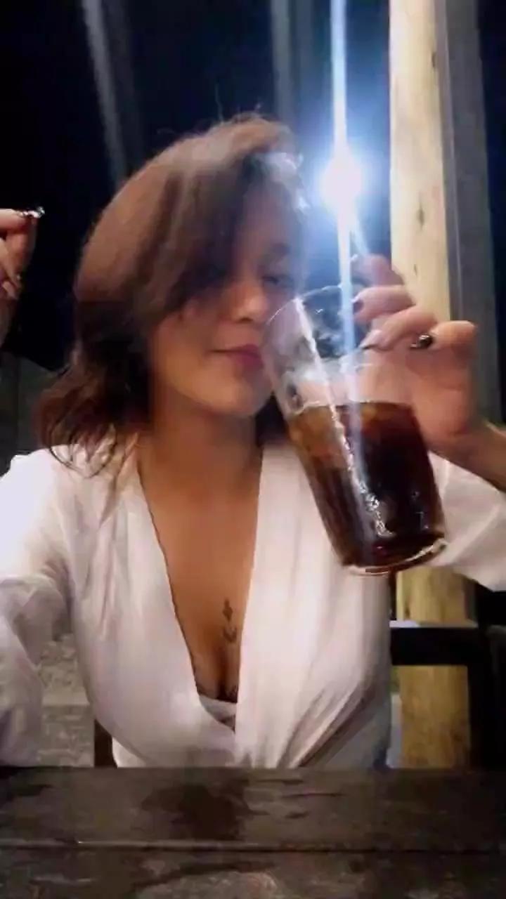 Sashmoon420 on Cam4 