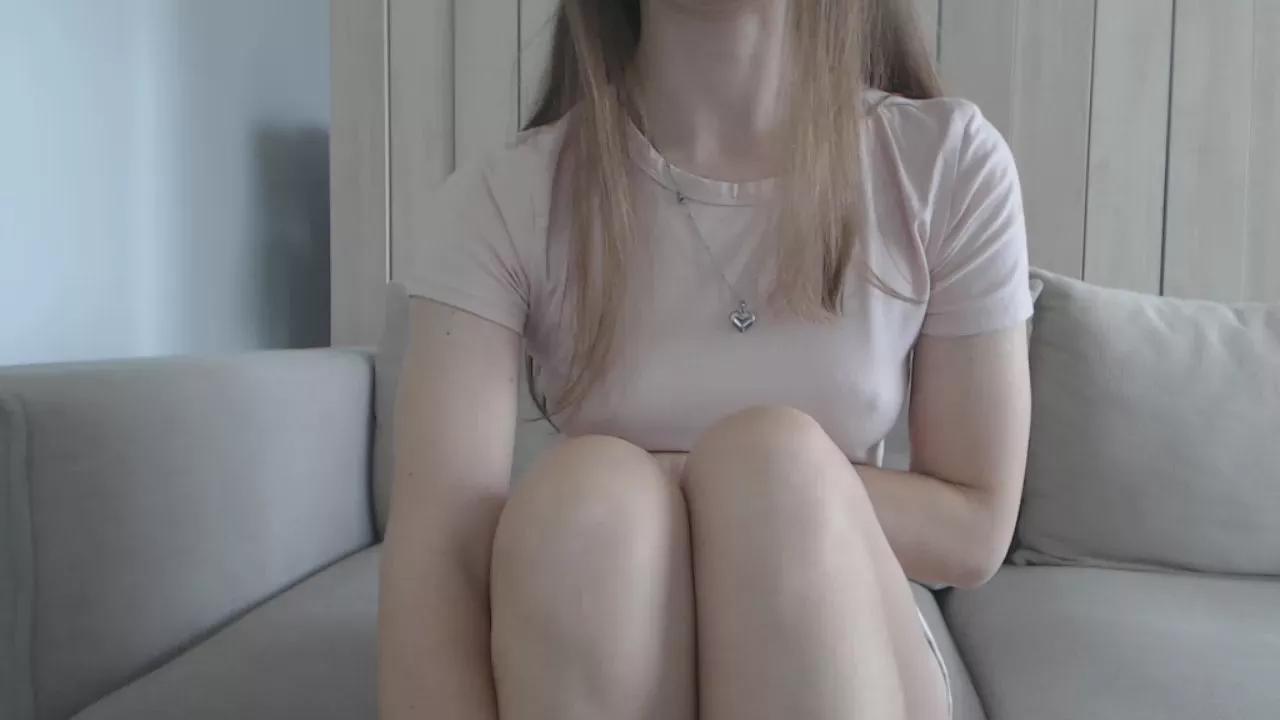 ShySchoolGrl on Cam4 