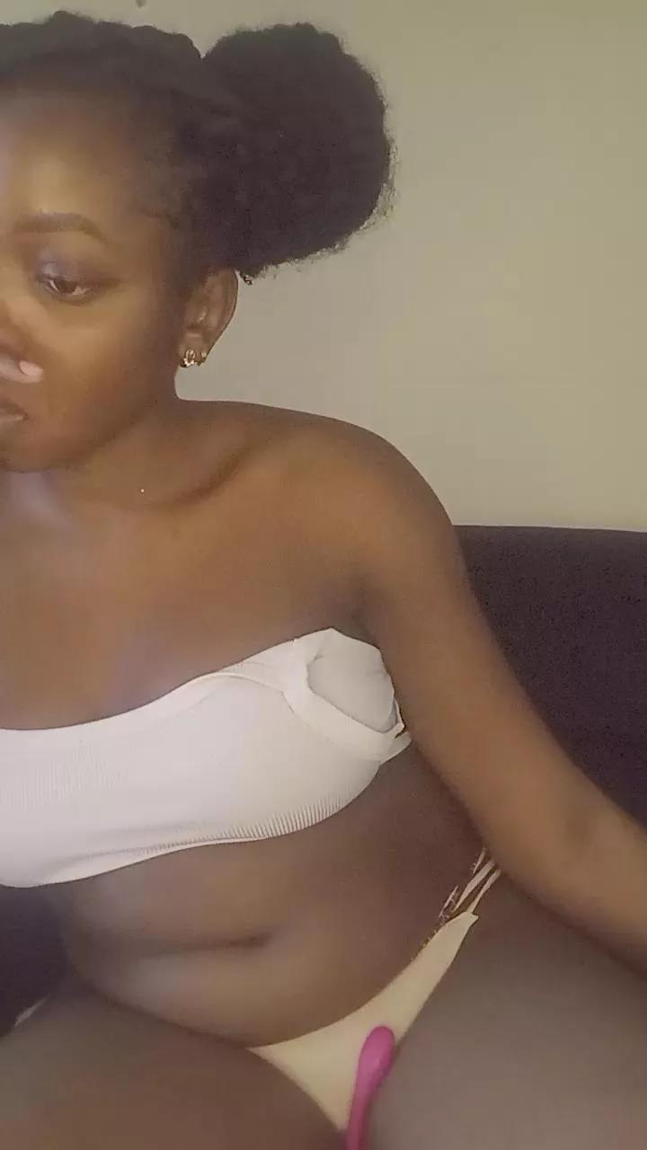 Tanaxha on Cam4 
