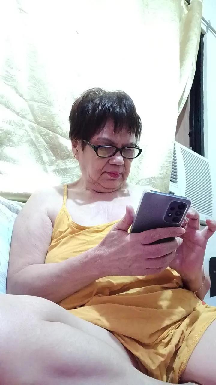 tastegranny on Cam4 