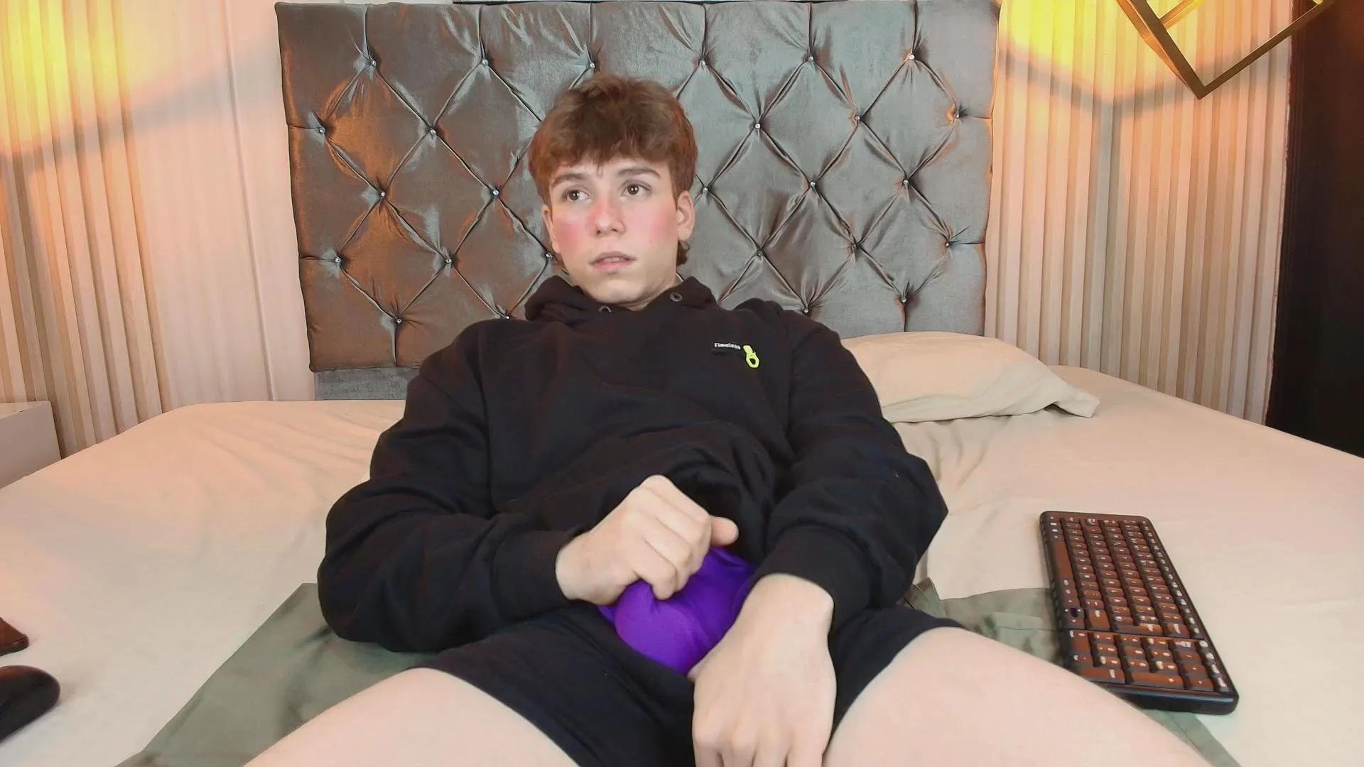 Tayler_White on Cam4