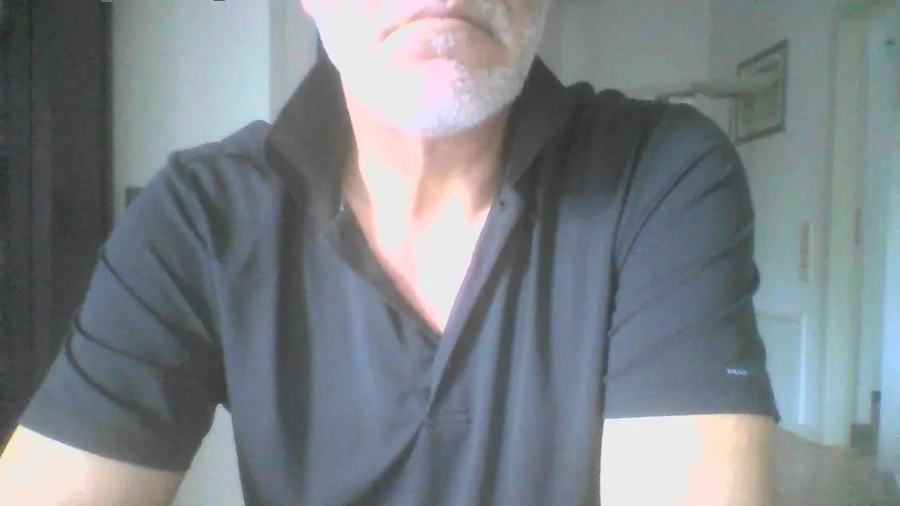 Traeumer8888 on Cam4