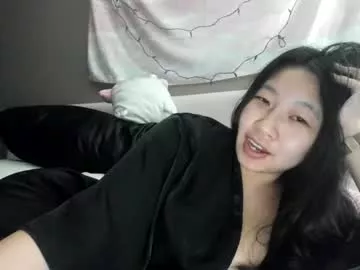 hiddenr0se on Chaturbate