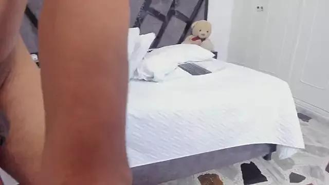 AnnieAndStefan on StripChat 