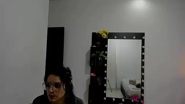 Annyrosee on StripChat 