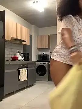 CurvyDesire1 — FOUNTAIN  SQURT FOR DADDY 