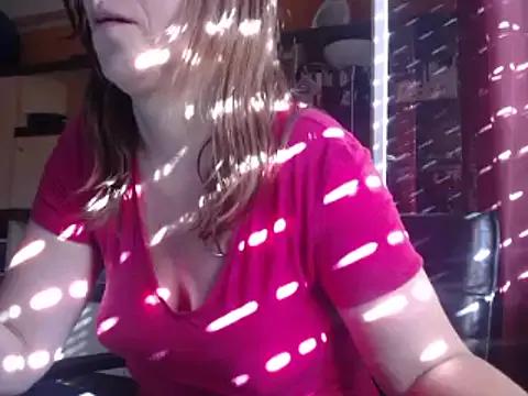 Dettybitch40 on StripChat 