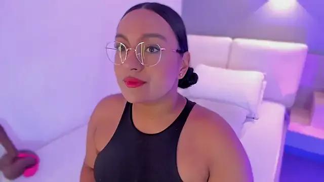 ellamontoya on StripChat 