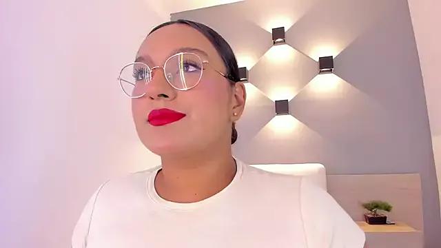 ellamontoya on StripChat 