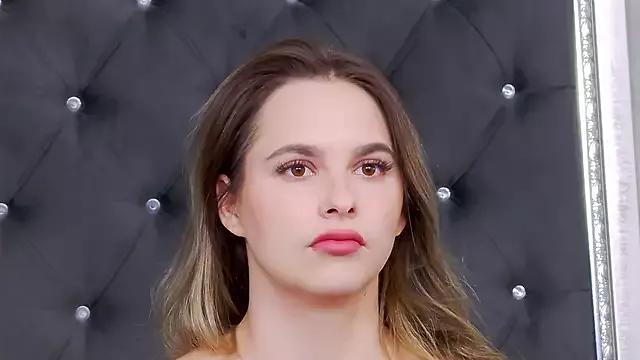Ellsa_Jean_ on StripChat 