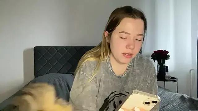 Embersweetbunny on StripChat 