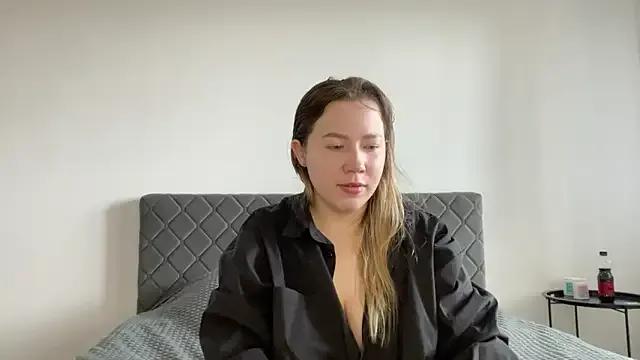 Embersweetbunny on StripChat 