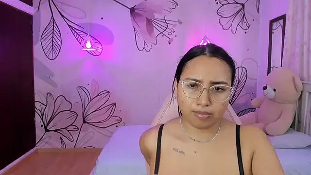 emmaa3 on StripChat 