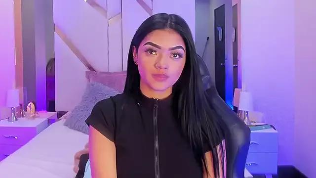 EmmaStonns on StripChat 