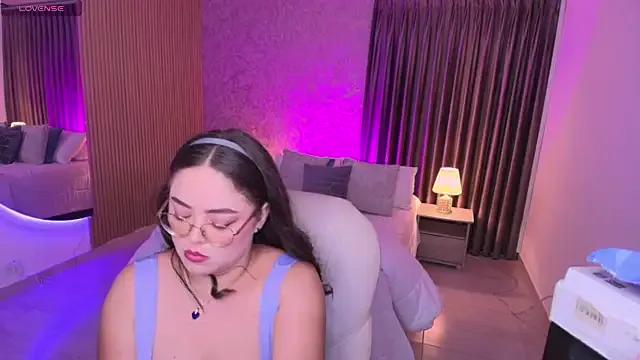 emmy_walker on StripChat 